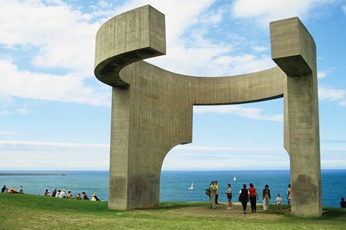 Elogio del horizonte, de Chillida, en el cerro de Santa Catalina.